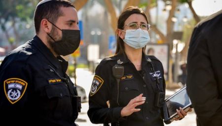 الشرطة تفرق يوم امس حفل زفاف في مدينة الطيبة وتحرر المخالفات